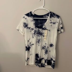 Universal Thread T-Shirt